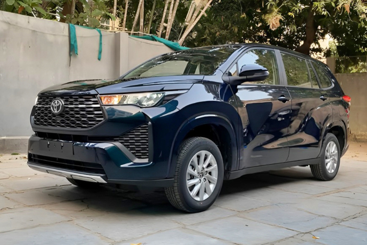 Toyota Innova Hycross GX (O) Petrol-Exclusive Models to be launched soon
